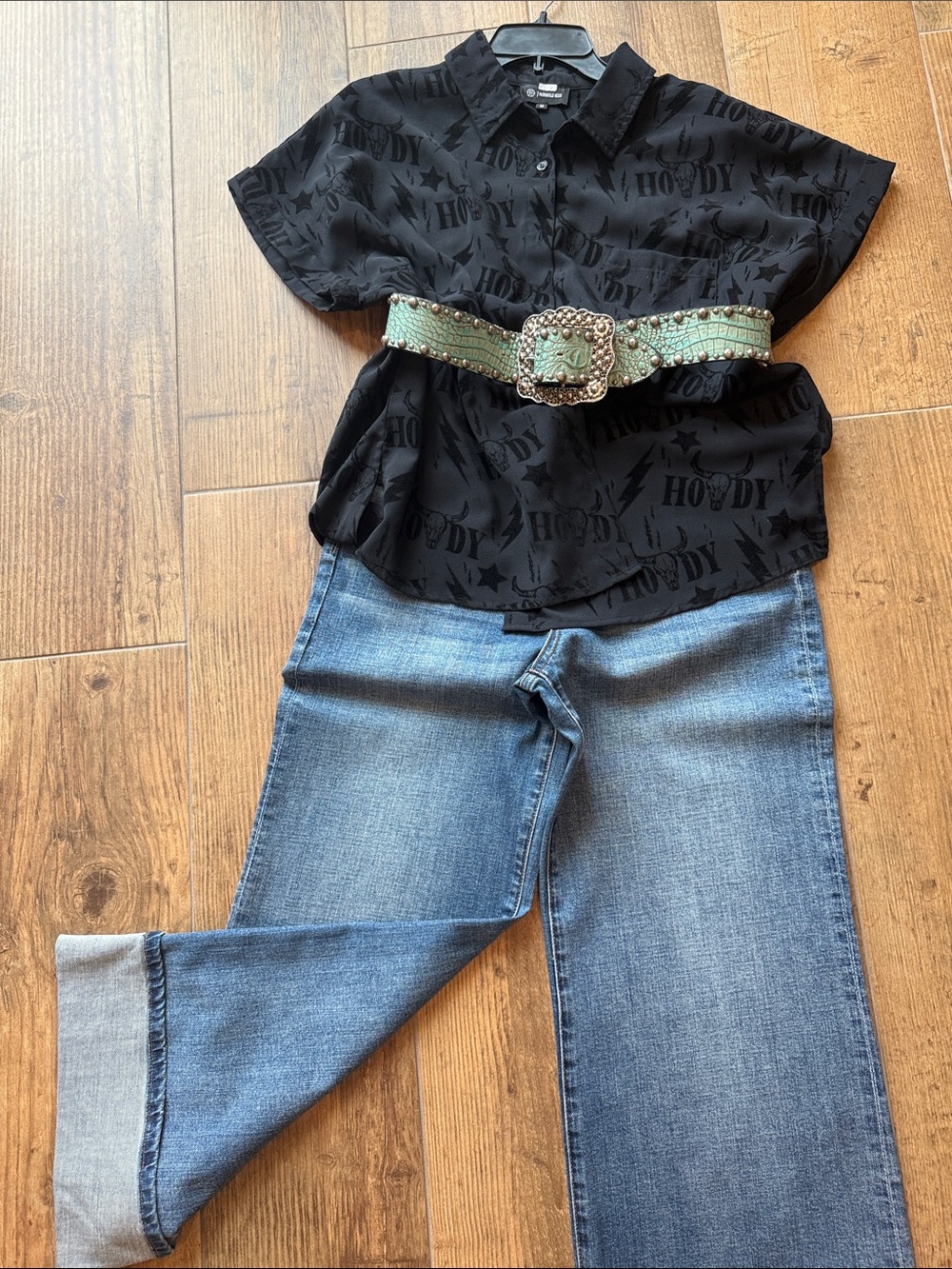 Black 'Howdy' Short-Sleeve Button-Down Shirt